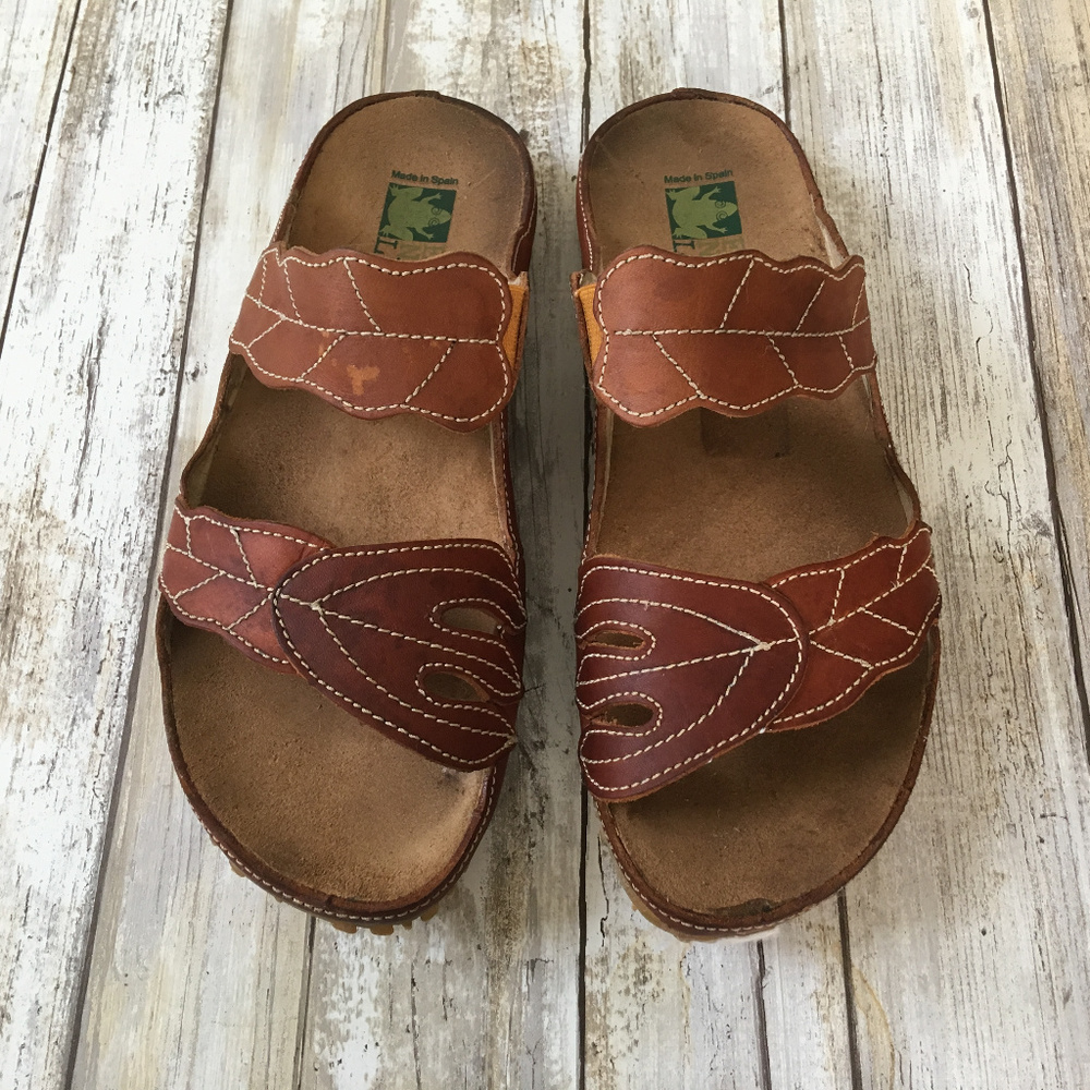 El Natura Lista 'Ikebana' slide in three browns